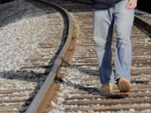 "See Tracks? Think Train!" SPANISH :60